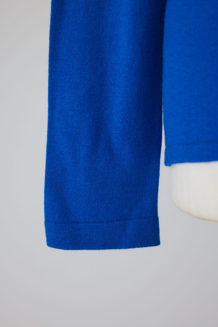 1/1- order start Many hook V neck tops BLU FREE