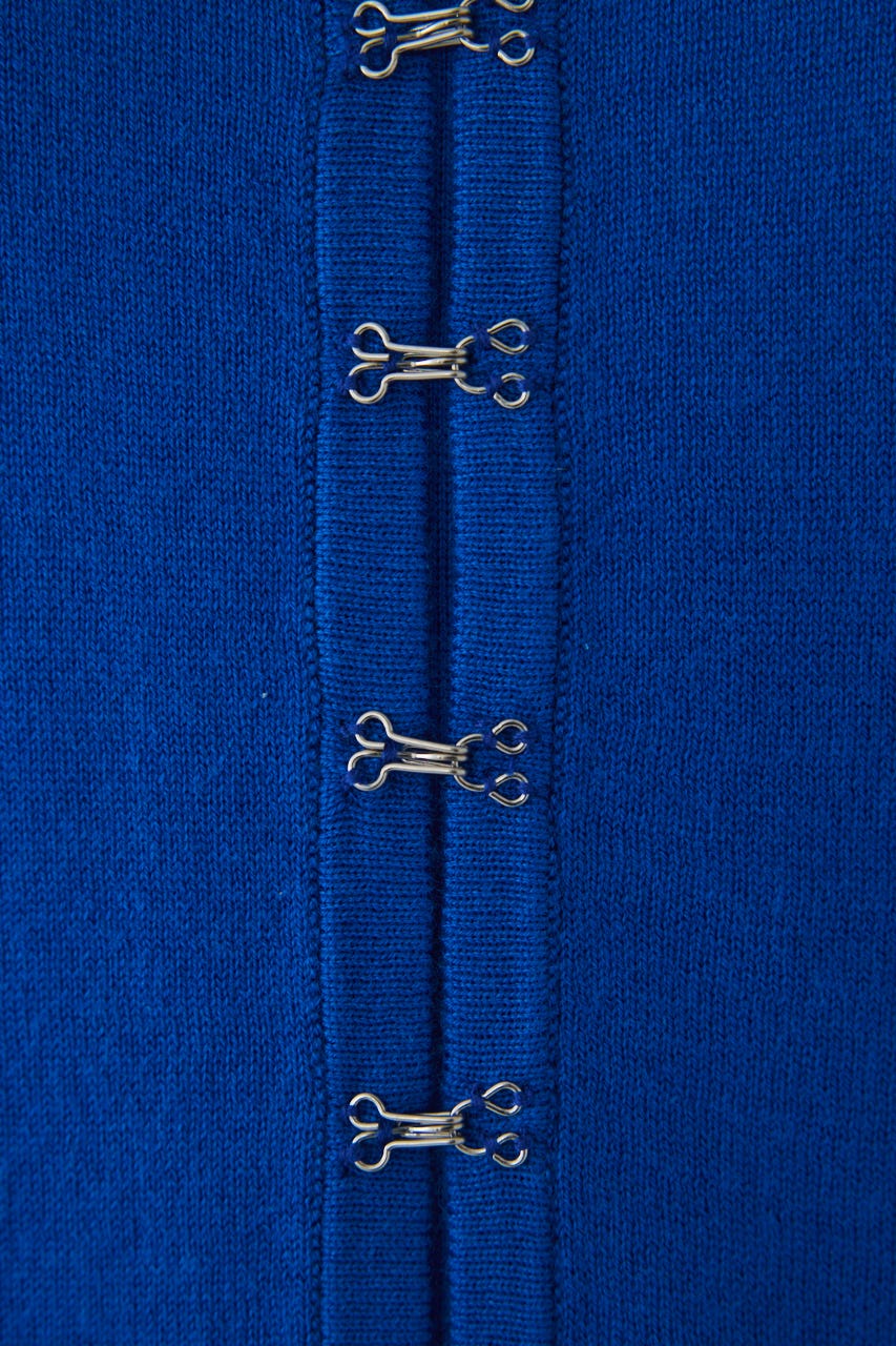 1/1- order start Many hook V neck tops BLU FREE