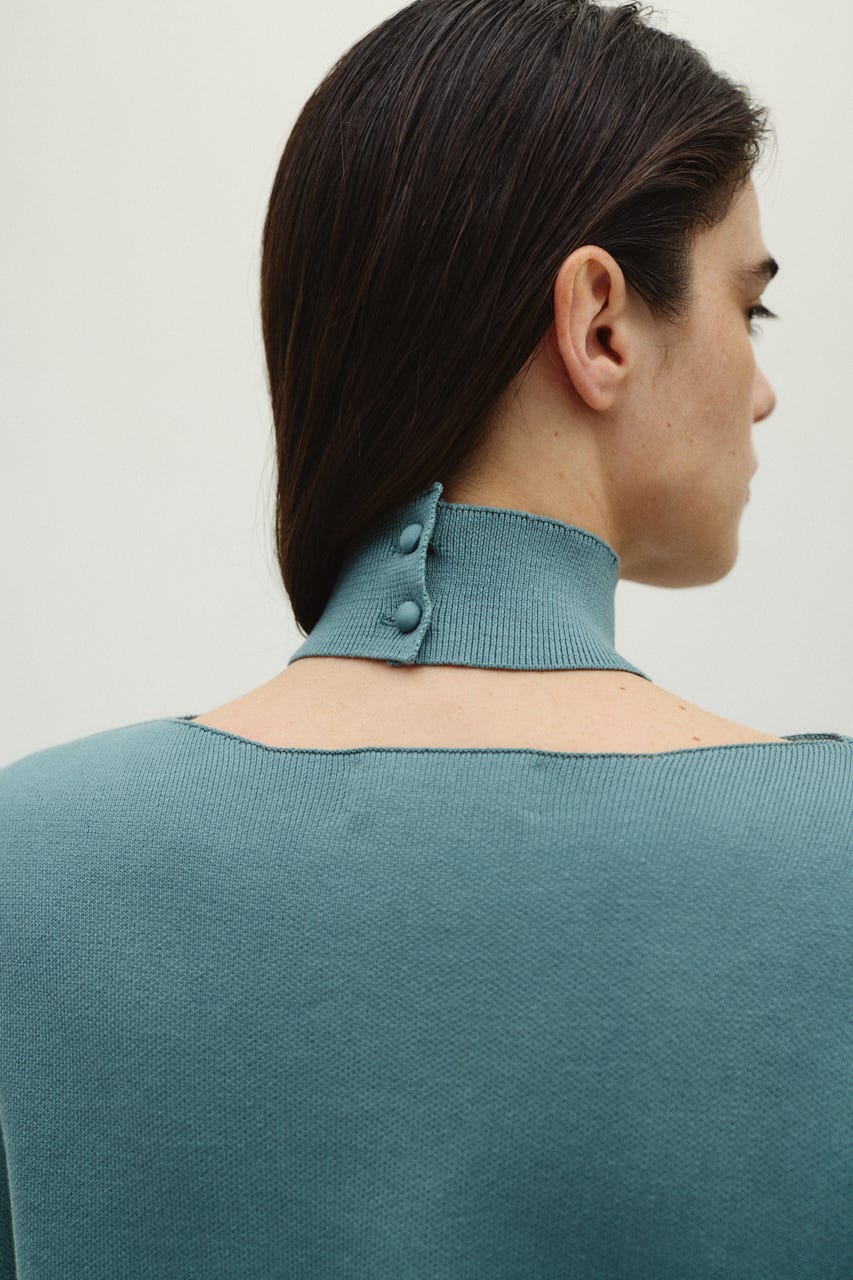 12/17- order start Neck parts knit tops BLU FREE