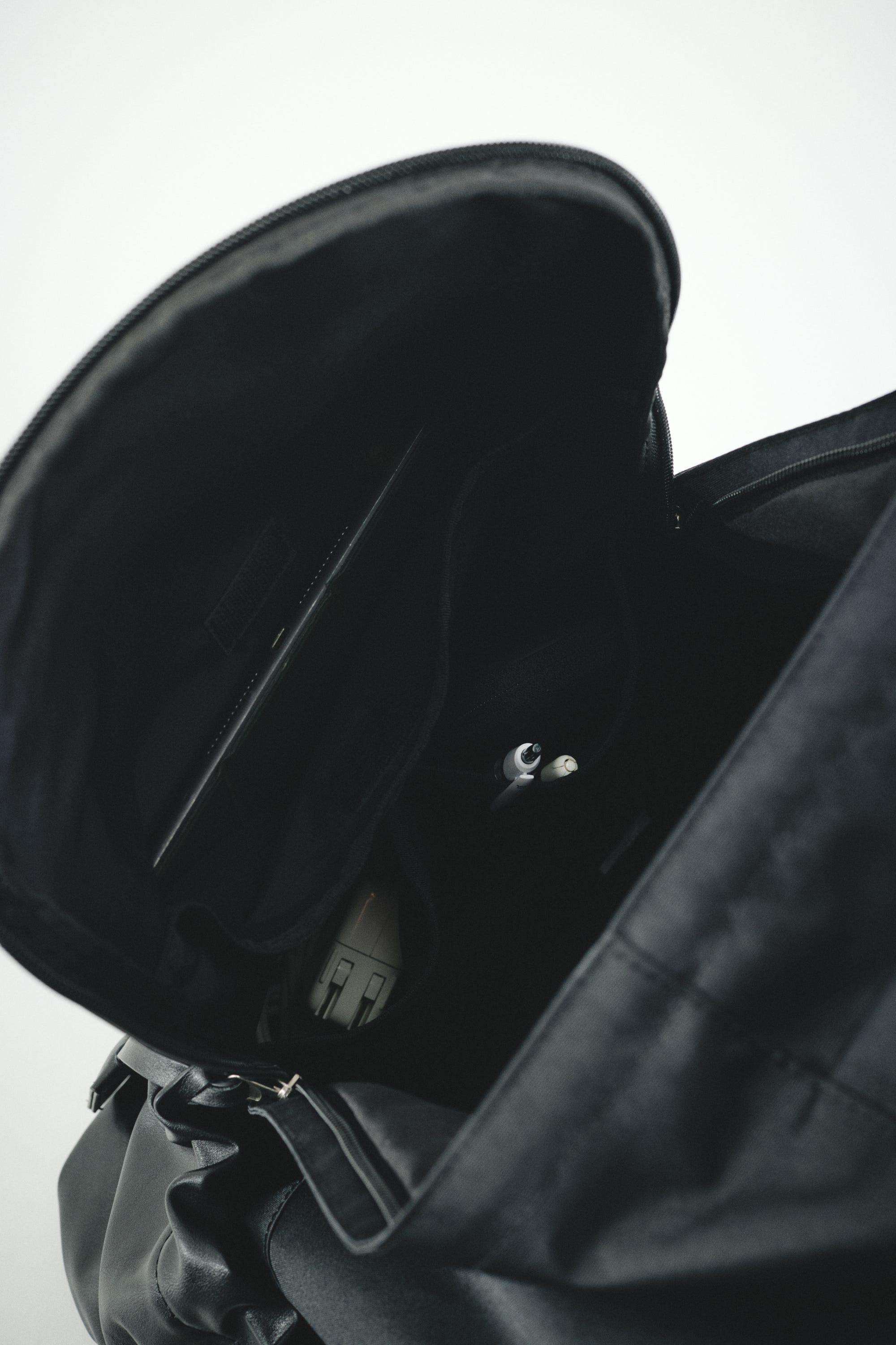 2/4- order start The city backpack BLK FREE