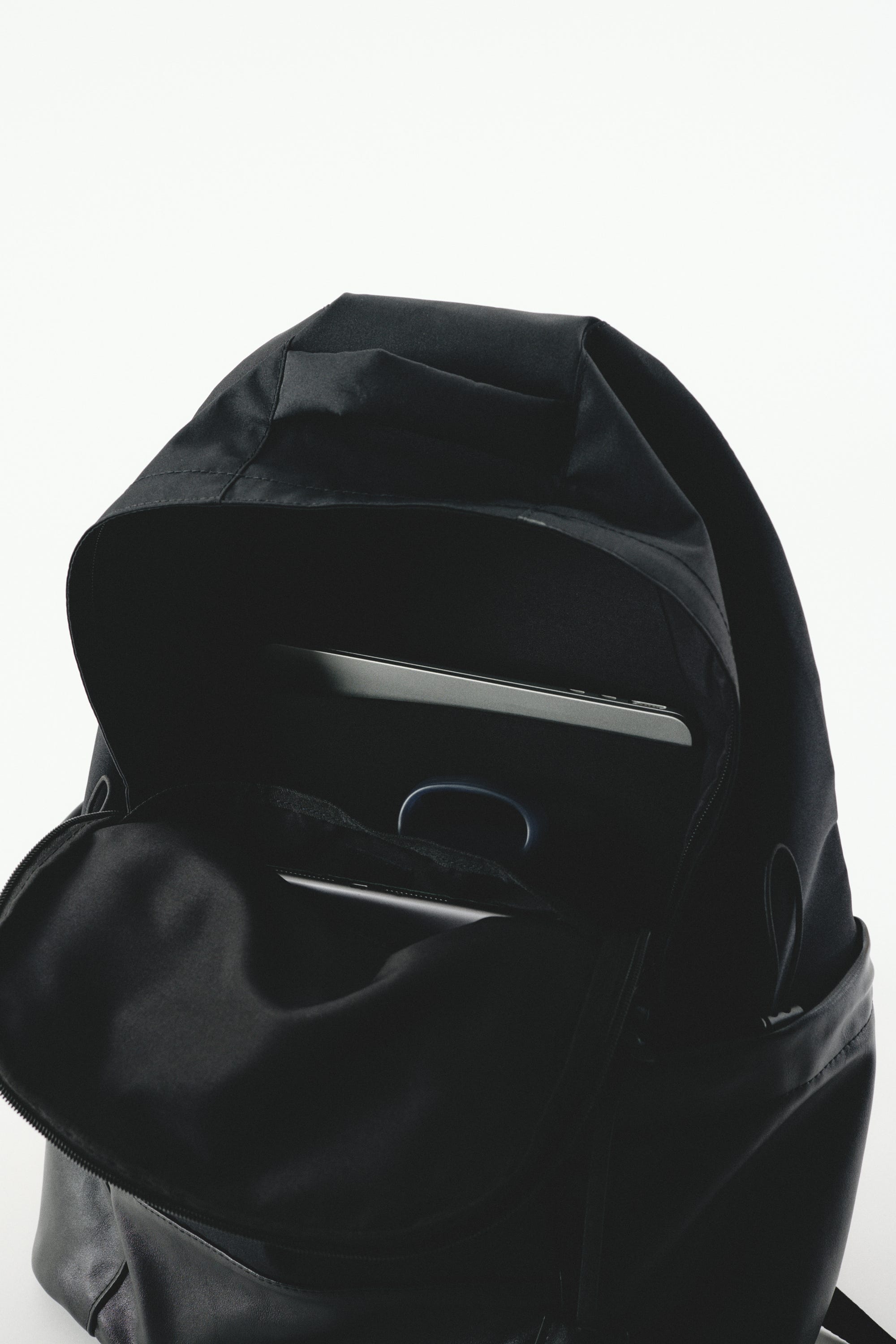 2/4- order start The city backpack BLK FREE