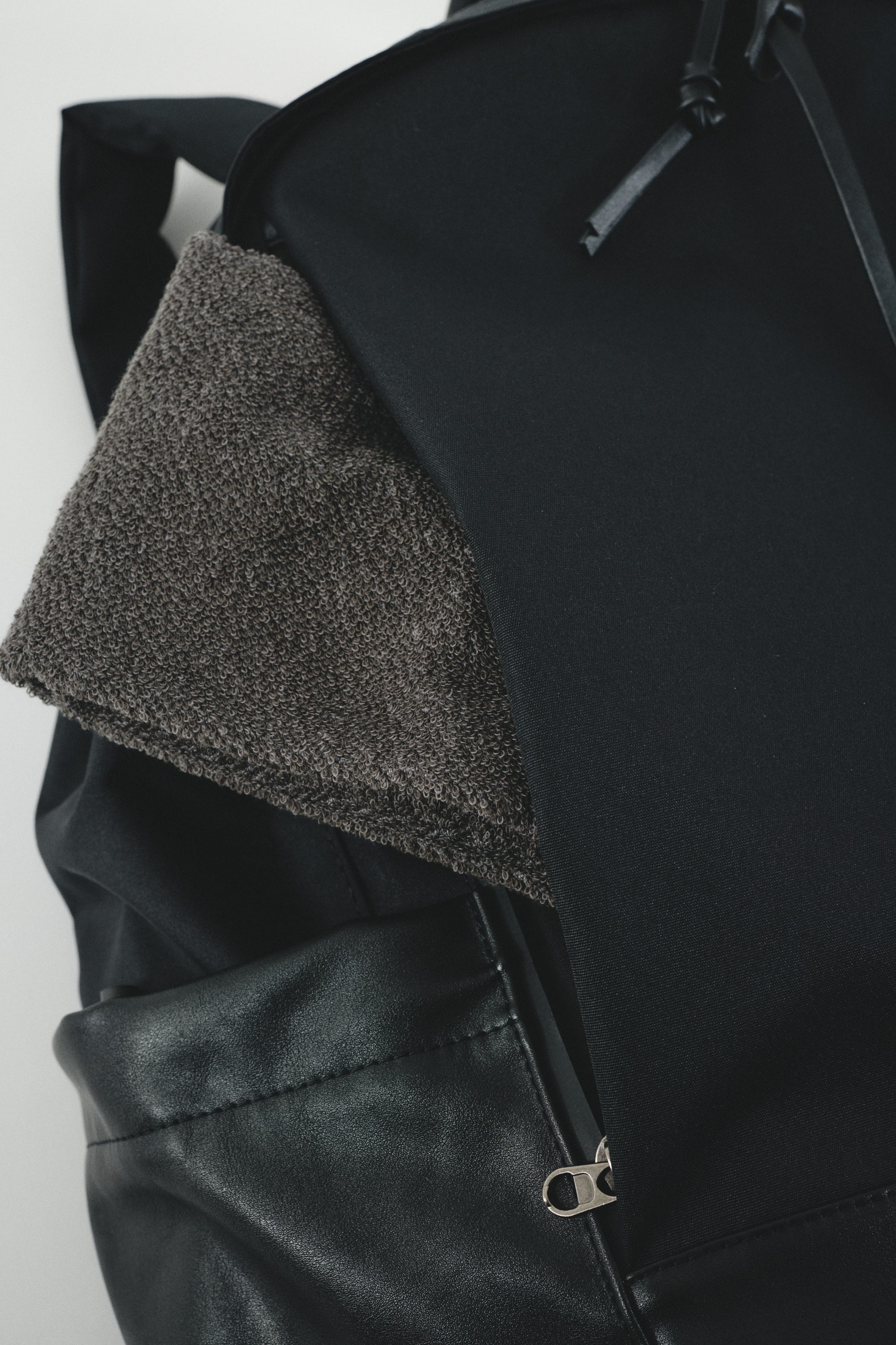 2/4- order start The city backpack BLK FREE