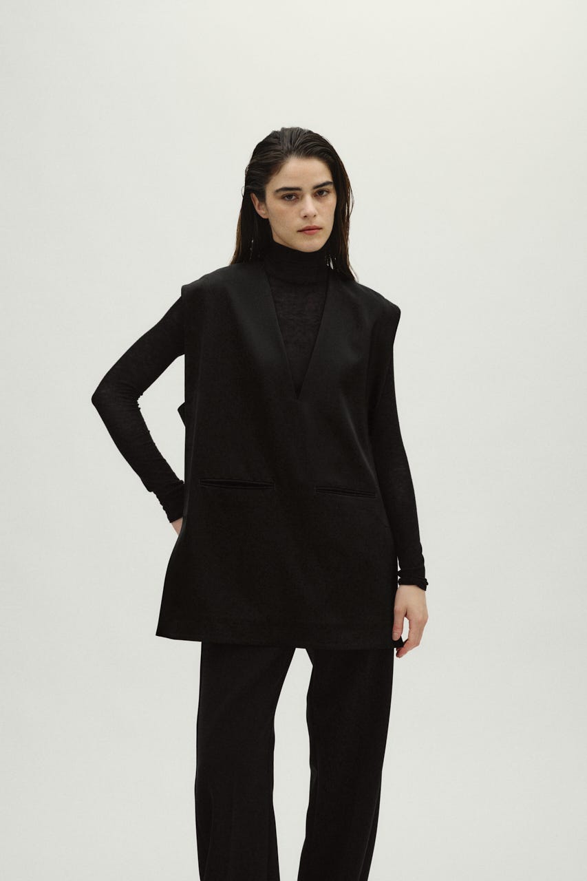 2/4- order start Sharp neck cape BLK FREE