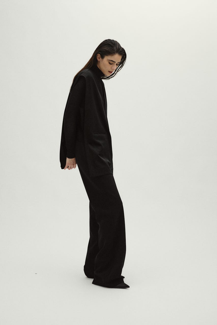 2/4- order start Sharp neck cape BLK FREE