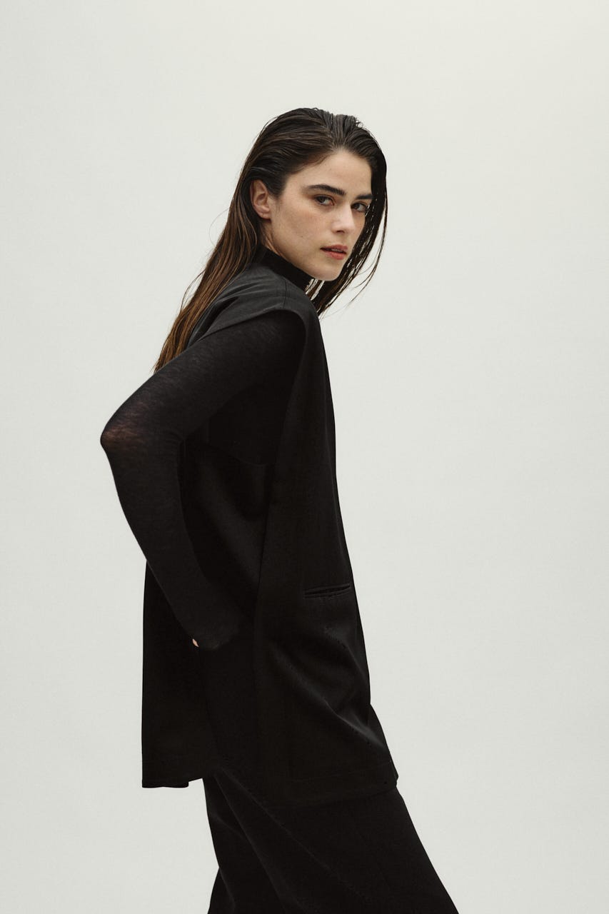 2/4- order start Sharp neck cape BLK FREE