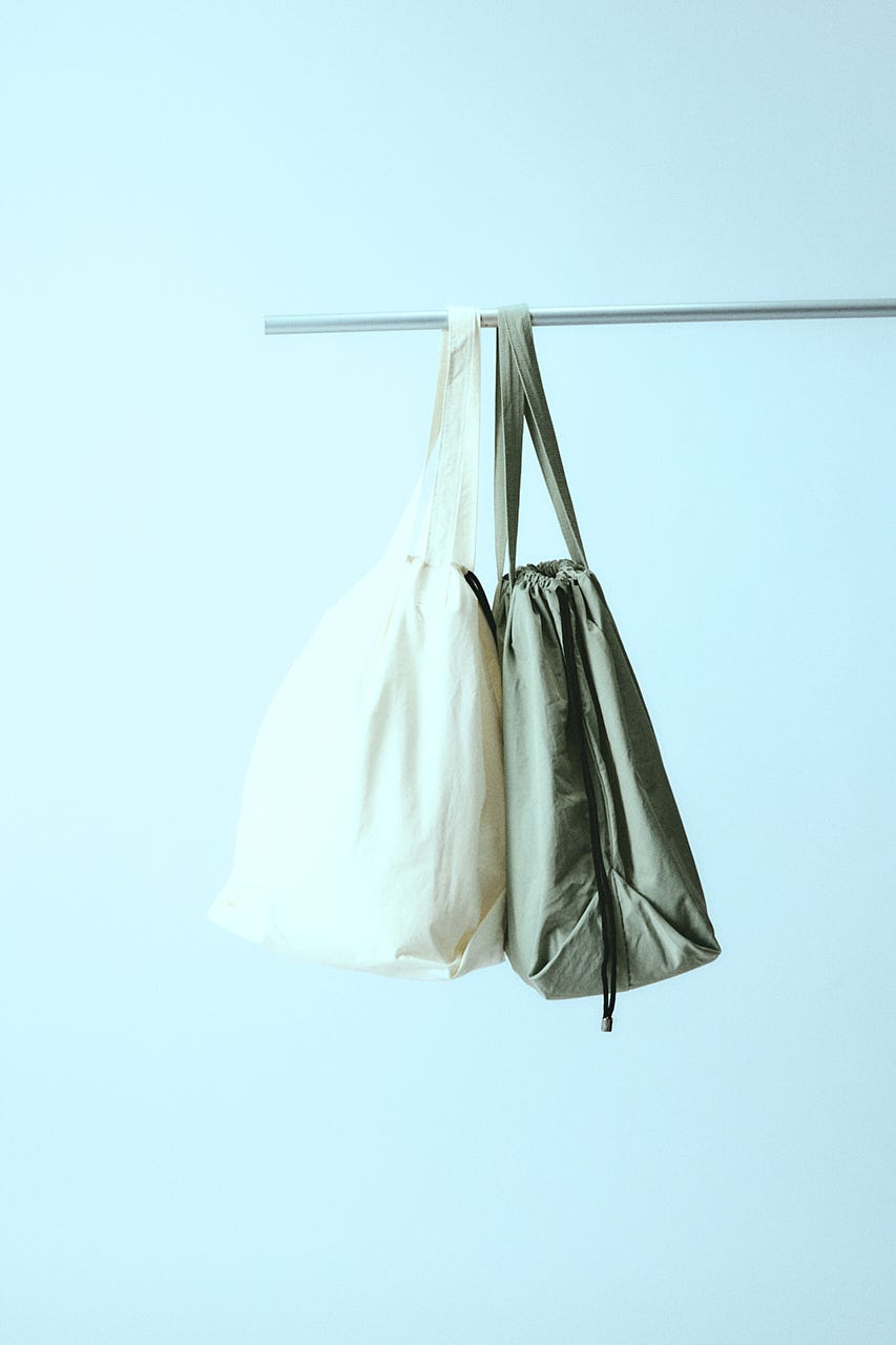 4/15- order start Vacation medium bag WHT FREE