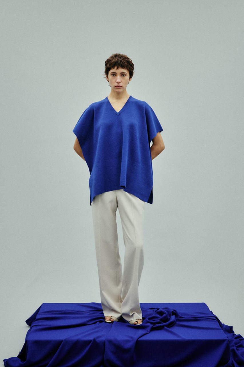 【27SS PRE ORDER】Wide Square V-Neck Knit Top D/BLU FREE
