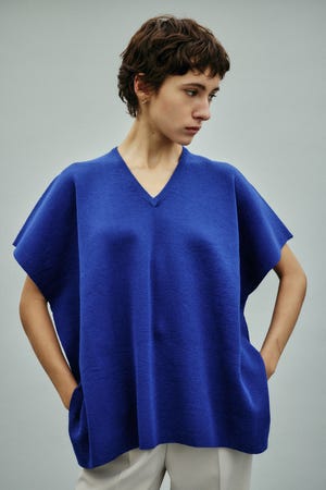 【27SS PRE ORDER】Wide Square V-Neck Knit Top