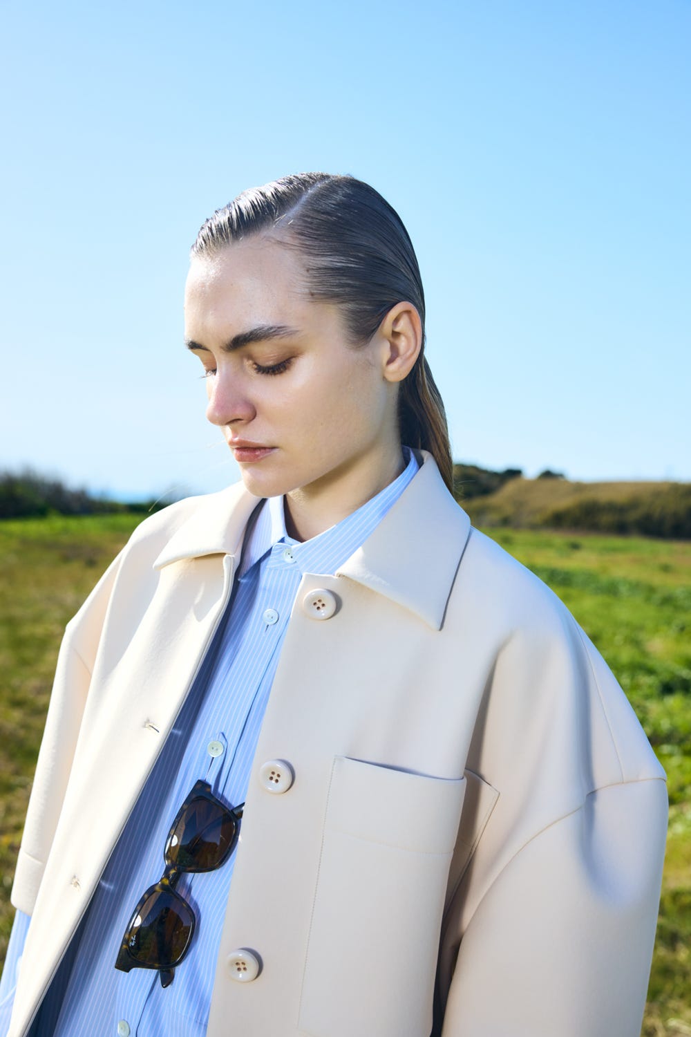 over basic shirt Water M