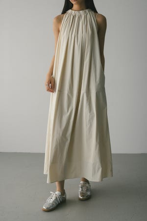 撥水ネックギャザーワンピース