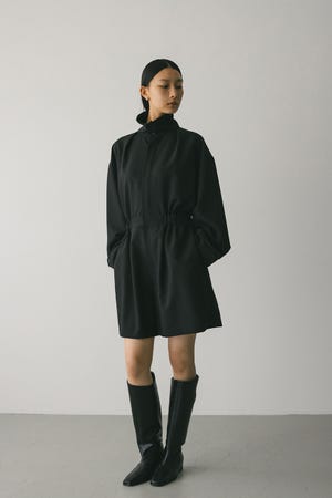 スタンドネックショートロンパース