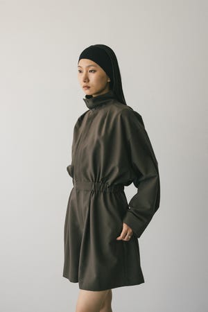 スタンドネックショートロンパース