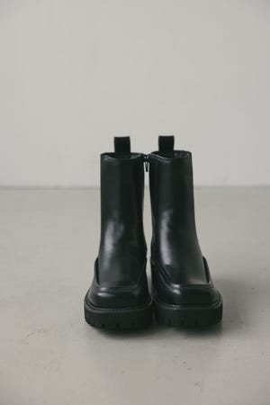 スクエアトゥミドルブーツ