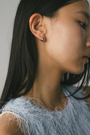 ミニマルライトピアス