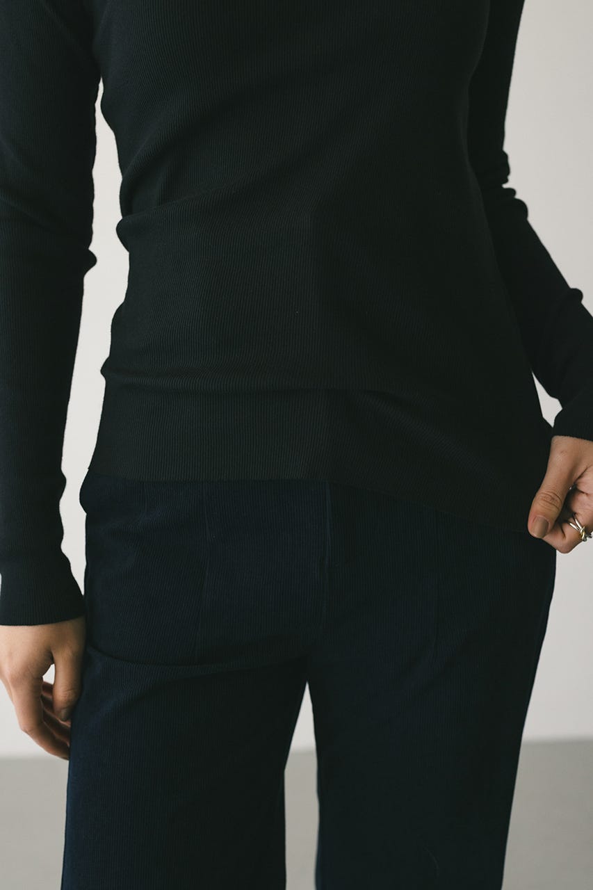 ラウンドネックロンT BLK FREE