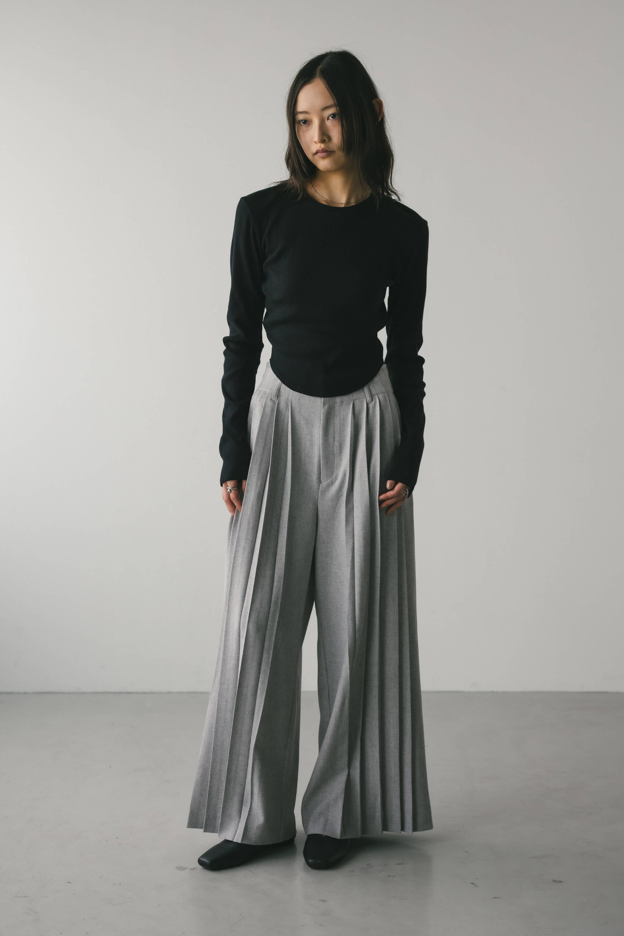 ヘムラウンドリブトップ BLK FREE