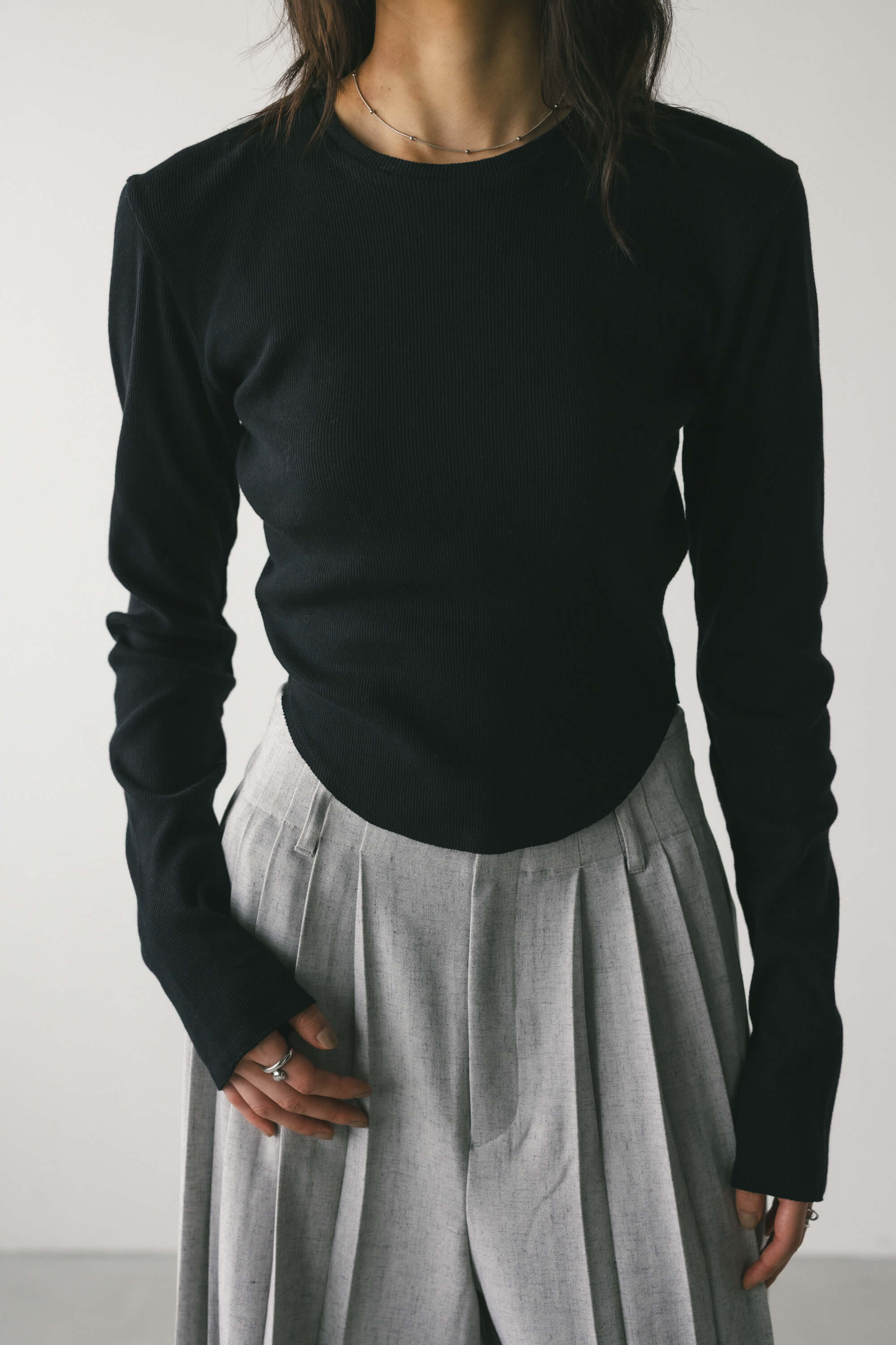 ヘムラウンドリブトップ BLK FREE