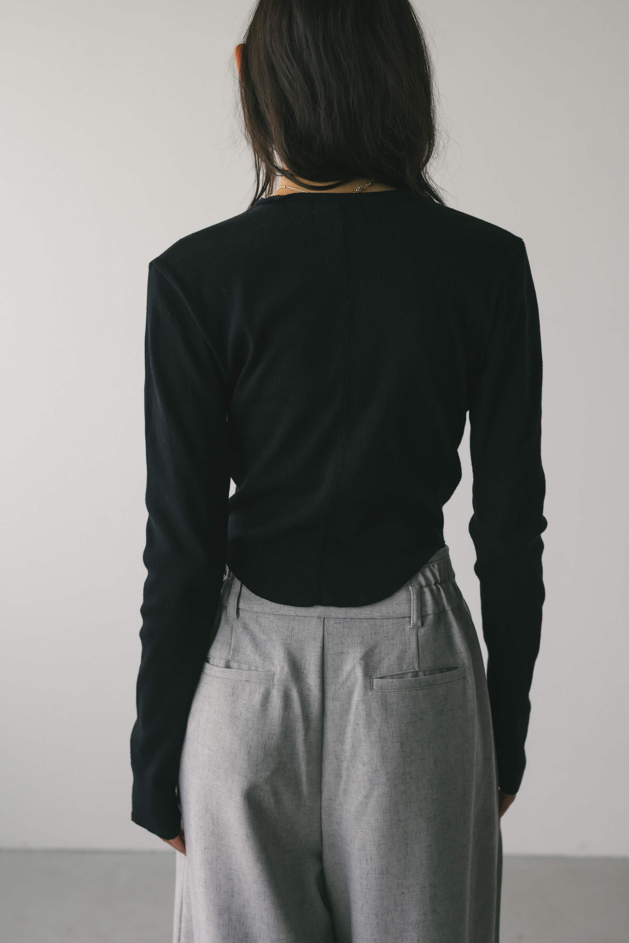 ヘムラウンドリブトップ BLK FREE