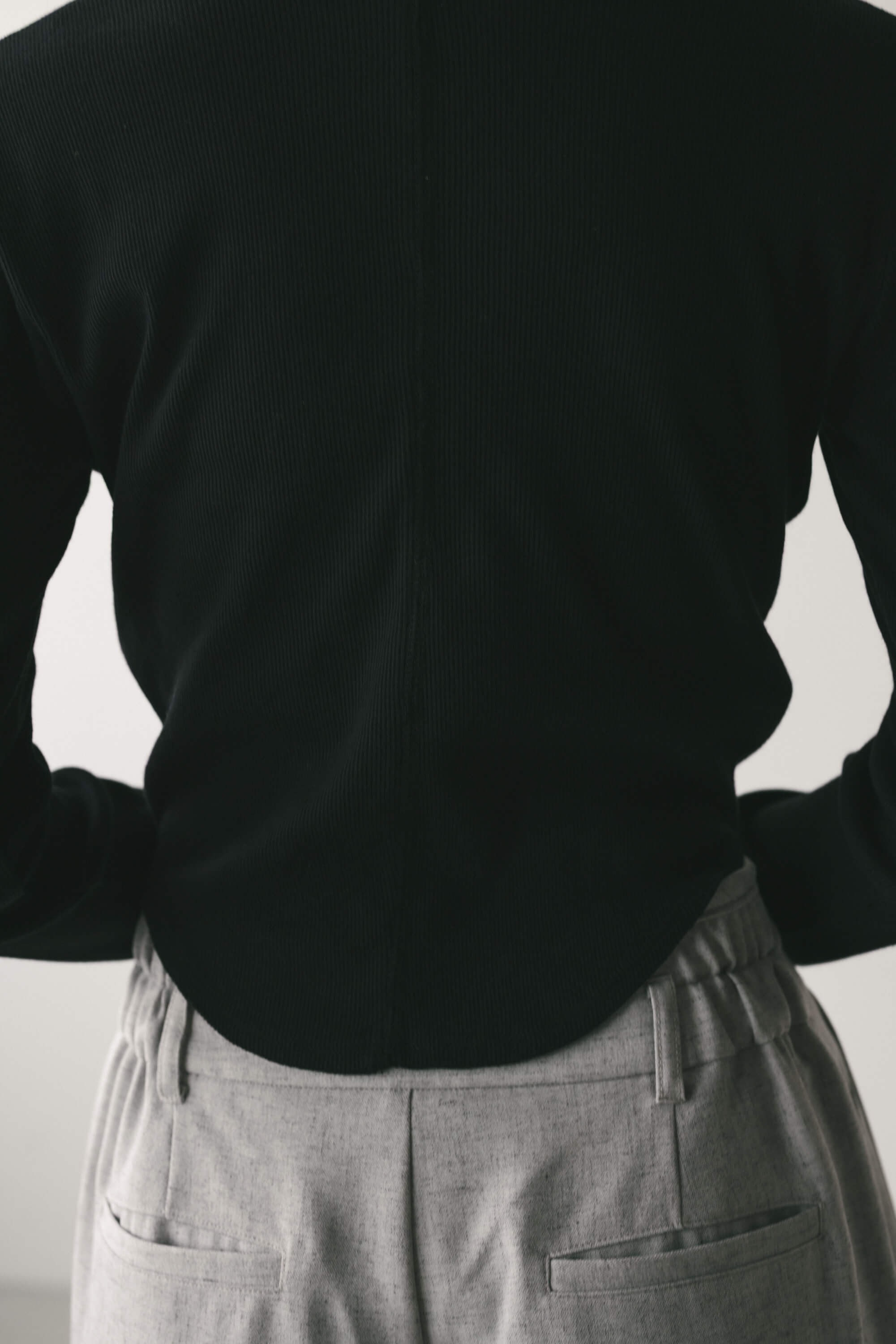 ヘムラウンドリブトップ BLK FREE