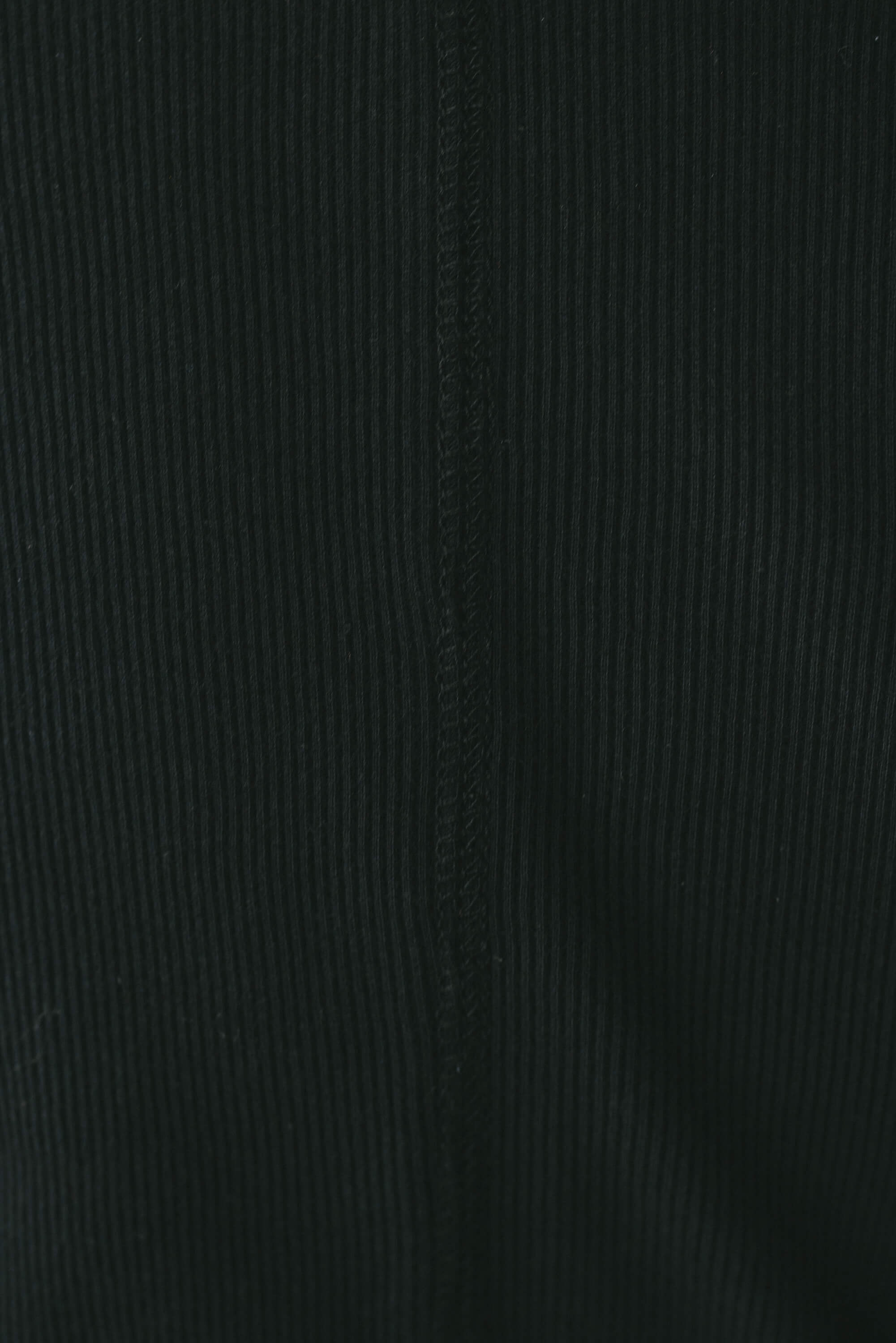 ヘムラウンドリブトップ BLK FREE