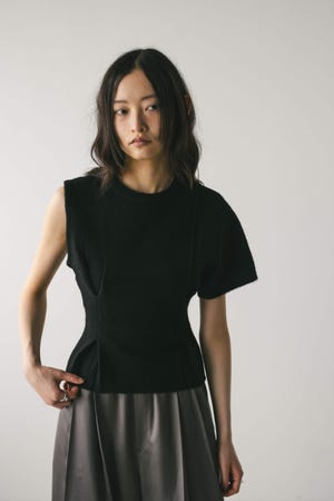 アシンメトリーニットトップ