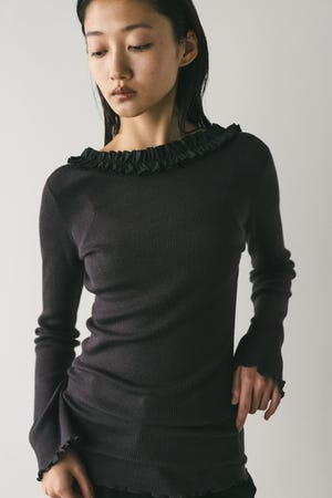 バックオープンフリルニットトップ