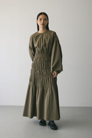 シャーリングフォルムワンピース