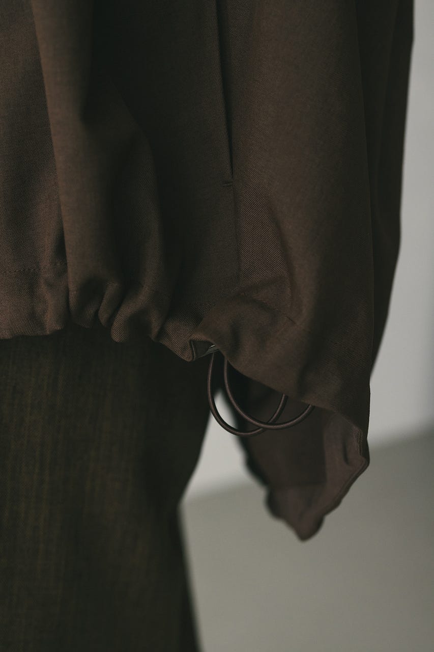 カーブフォルムライトブルゾン BRN FREE