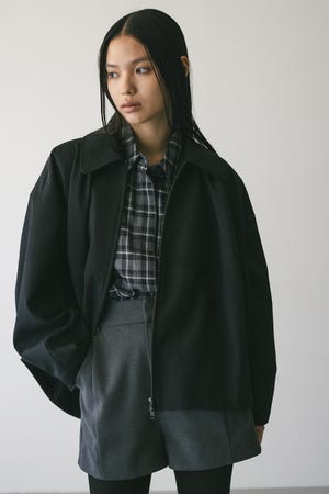 カーブフォルムライトブルゾン