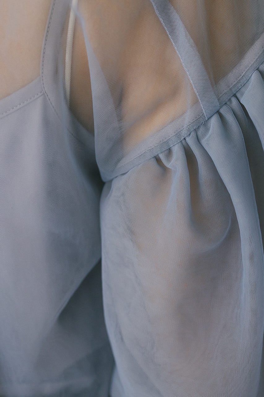 ギャザースリーブチュールトップ SAX FREE