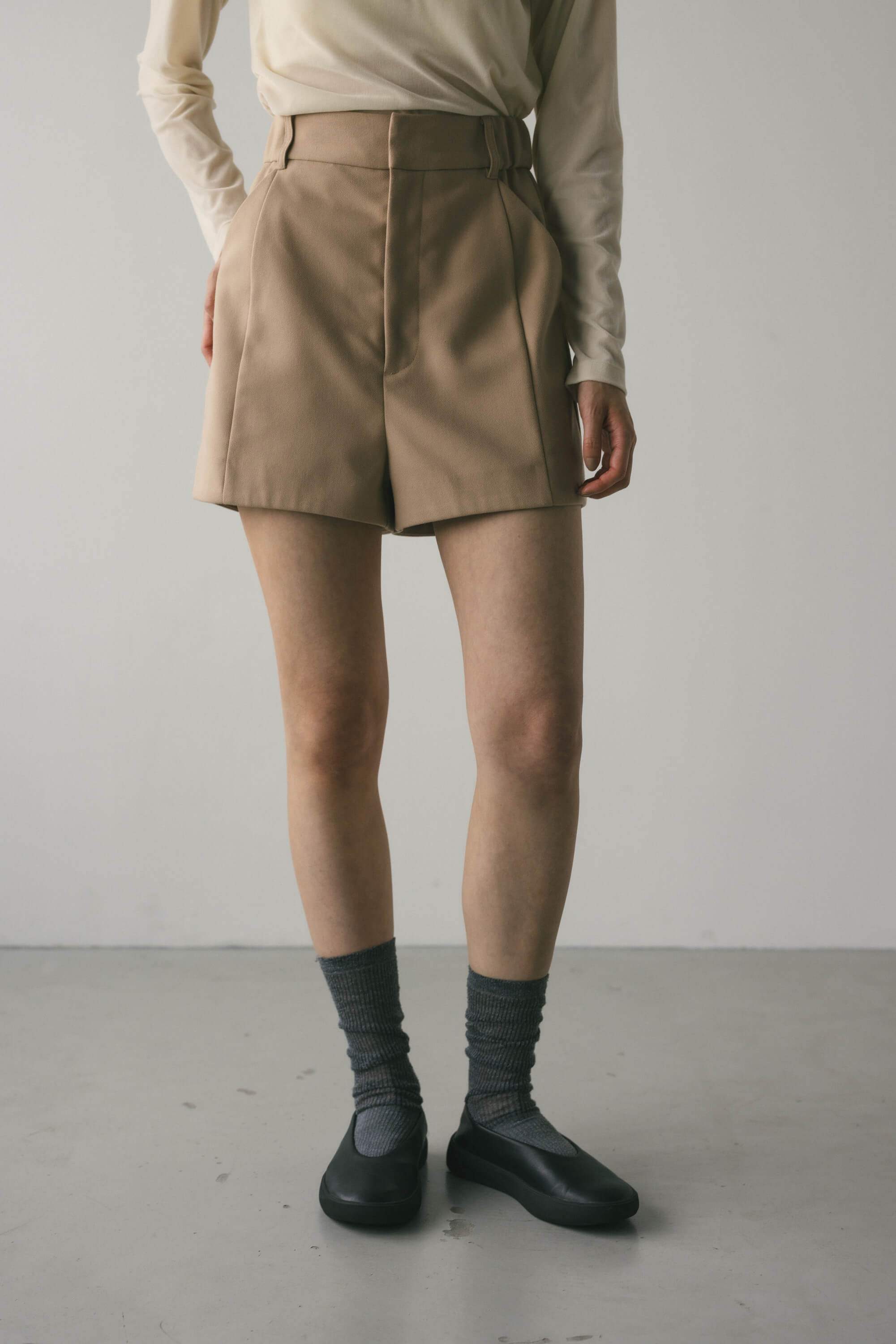 フォルムショートパンツ BEG M
