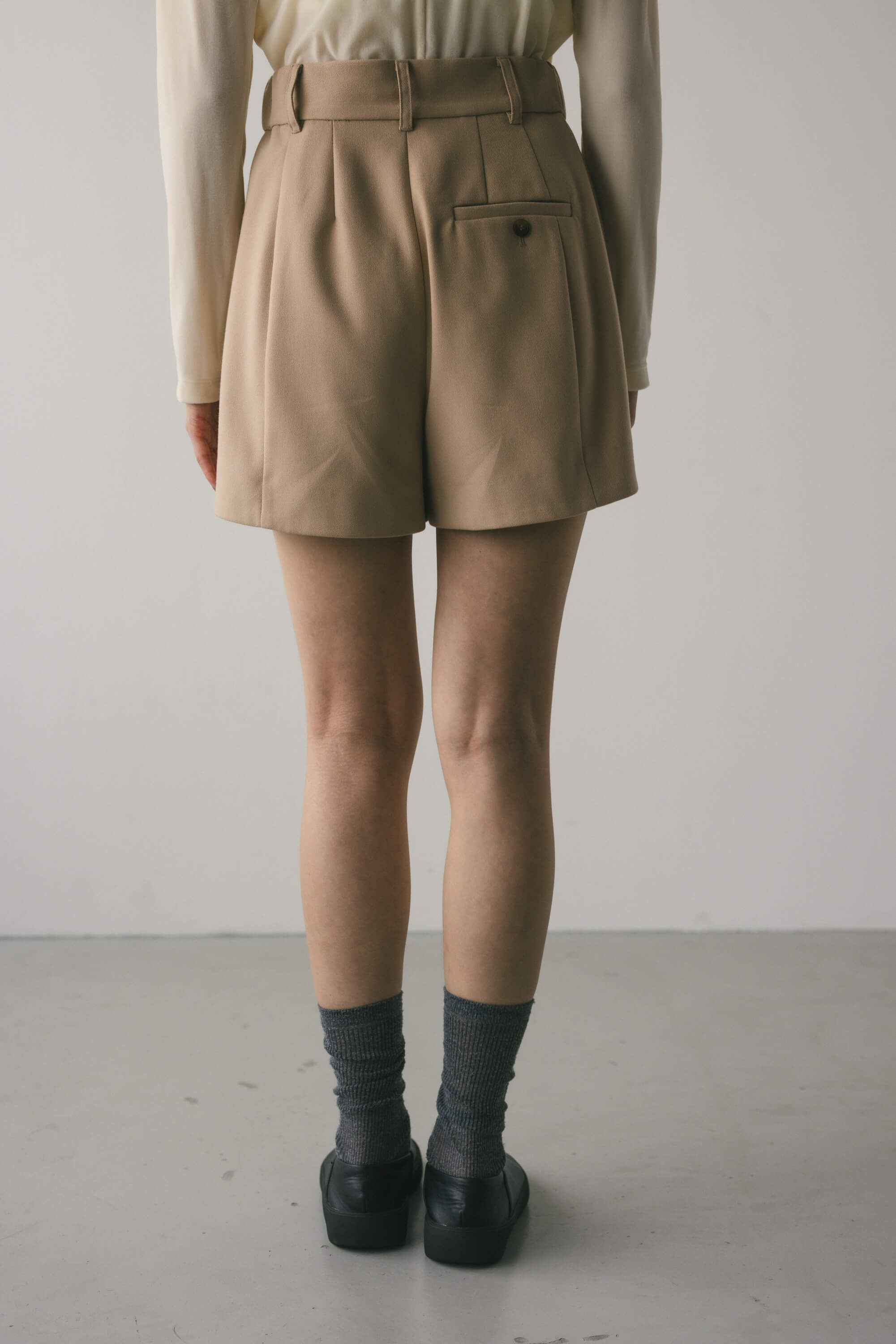 フォルムショートパンツ BEG M