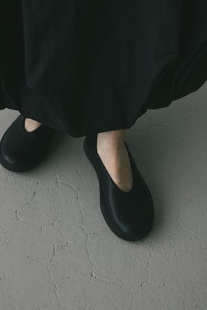 フラットソールシューズ