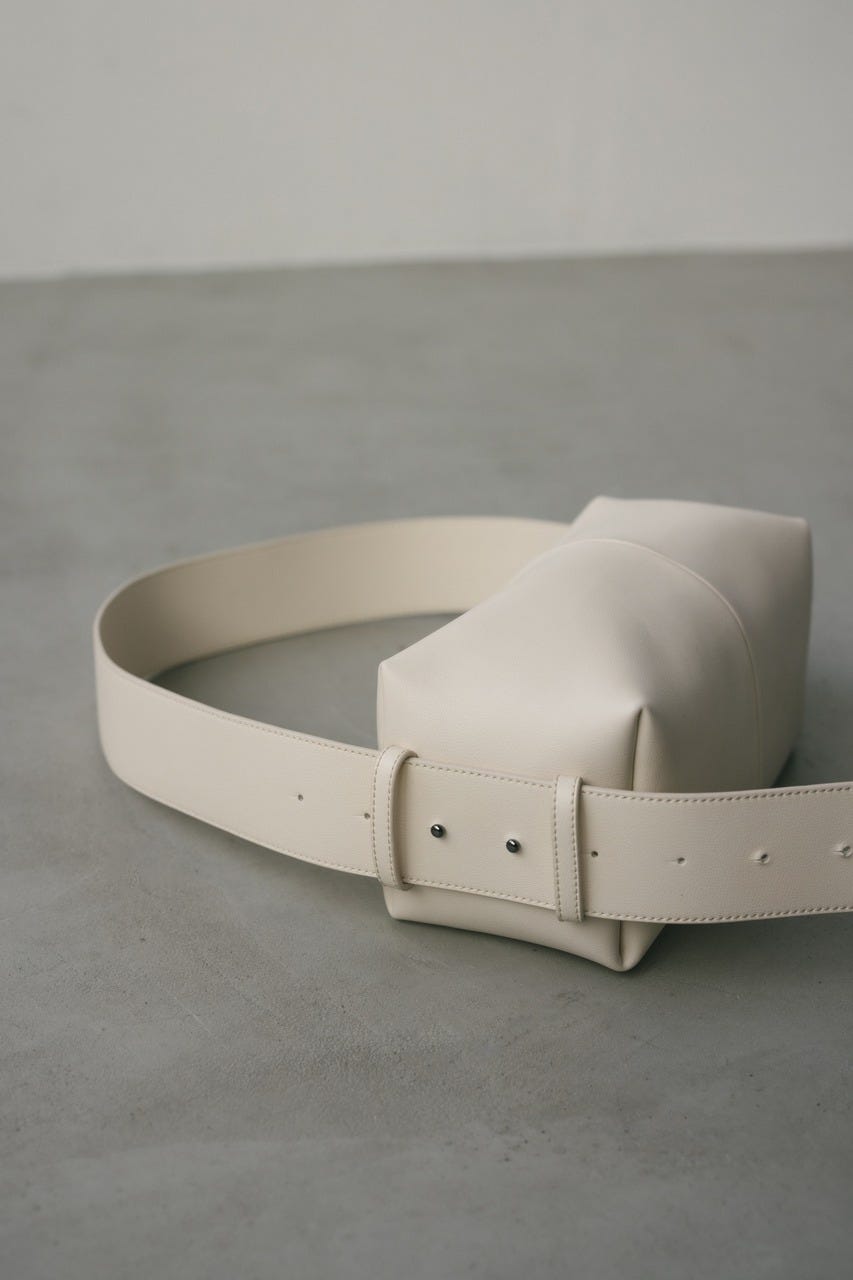 ワイドベルトスクエアバッグ WHT FREE