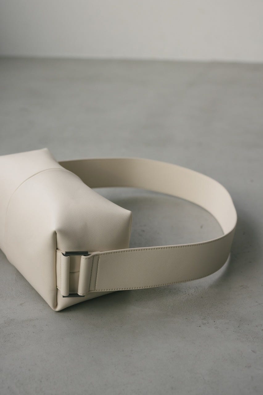 ワイドベルトスクエアバッグ WHT FREE