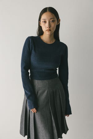 バックオープンベロアショートニット