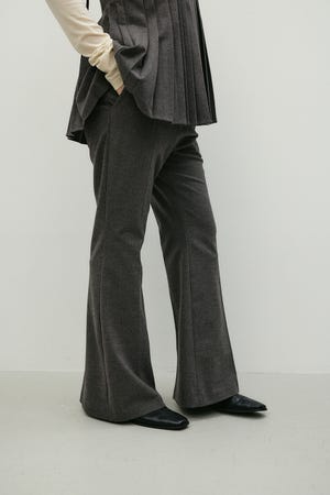 センタープレスフレアパンツ