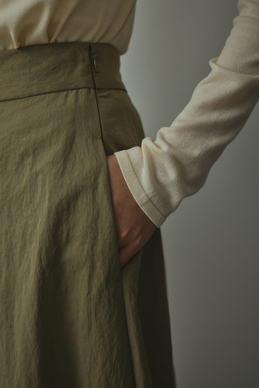 スラッシュパネルスカート KHA M