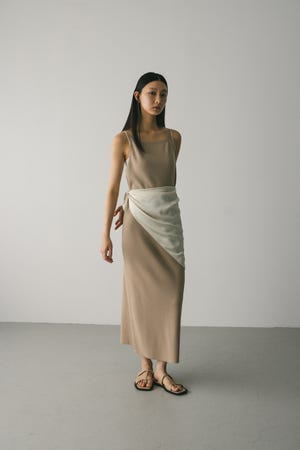 ナローシルエットニットワンピース