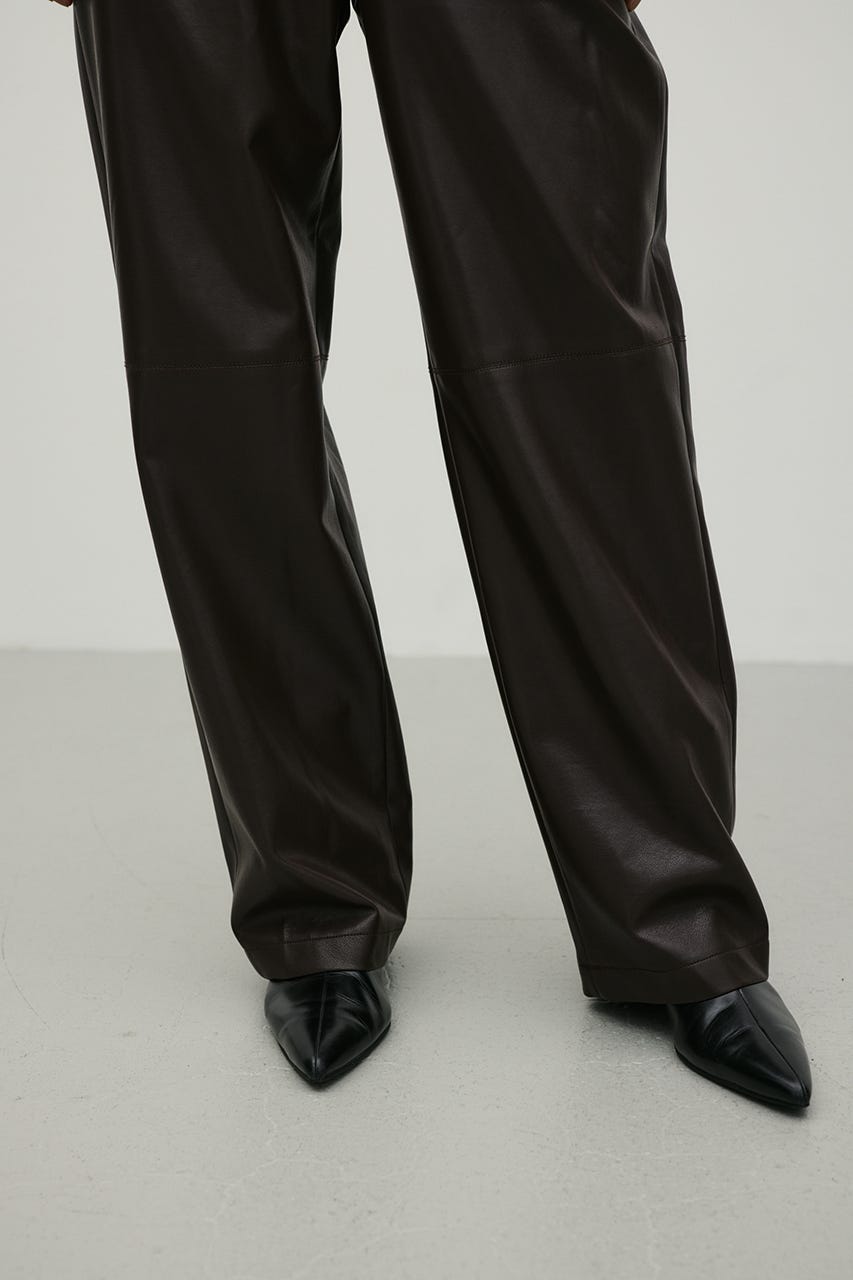 フェイクレザーストレートパンツ BRN M