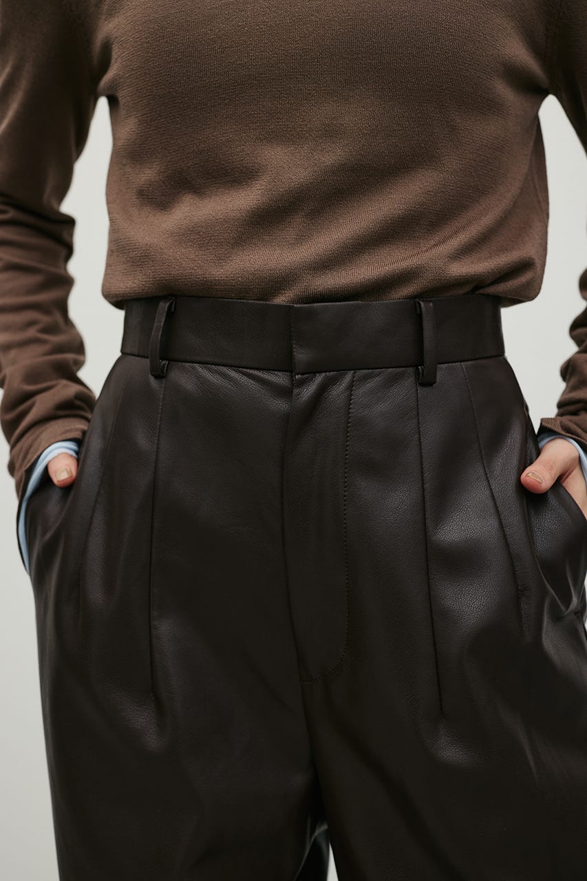フェイクレザーストレートパンツ BRN M