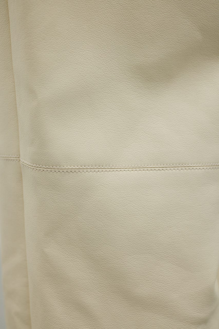 フェイクレザーストレートパンツ IVOY M