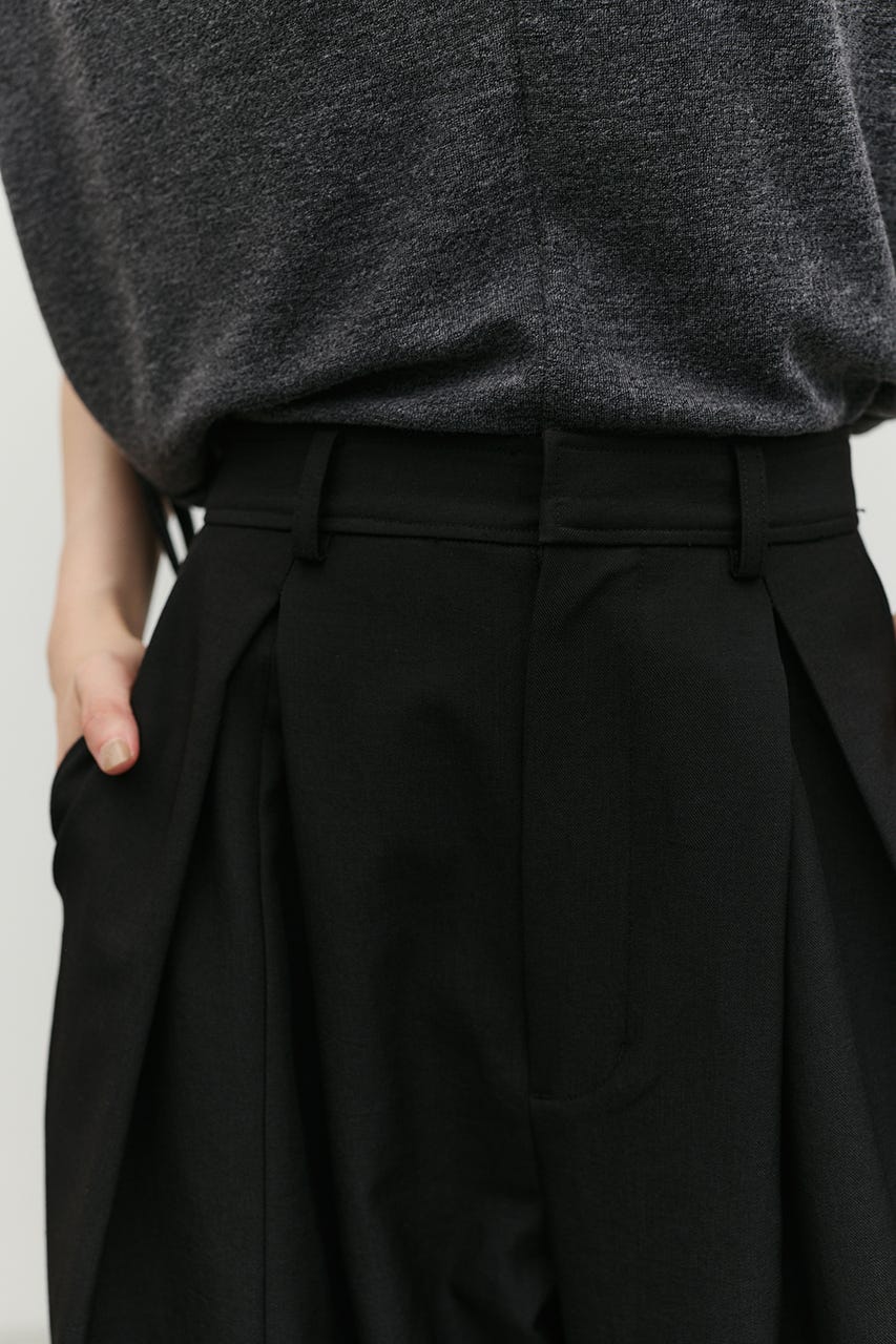 タックフォルムパンツ BLK M