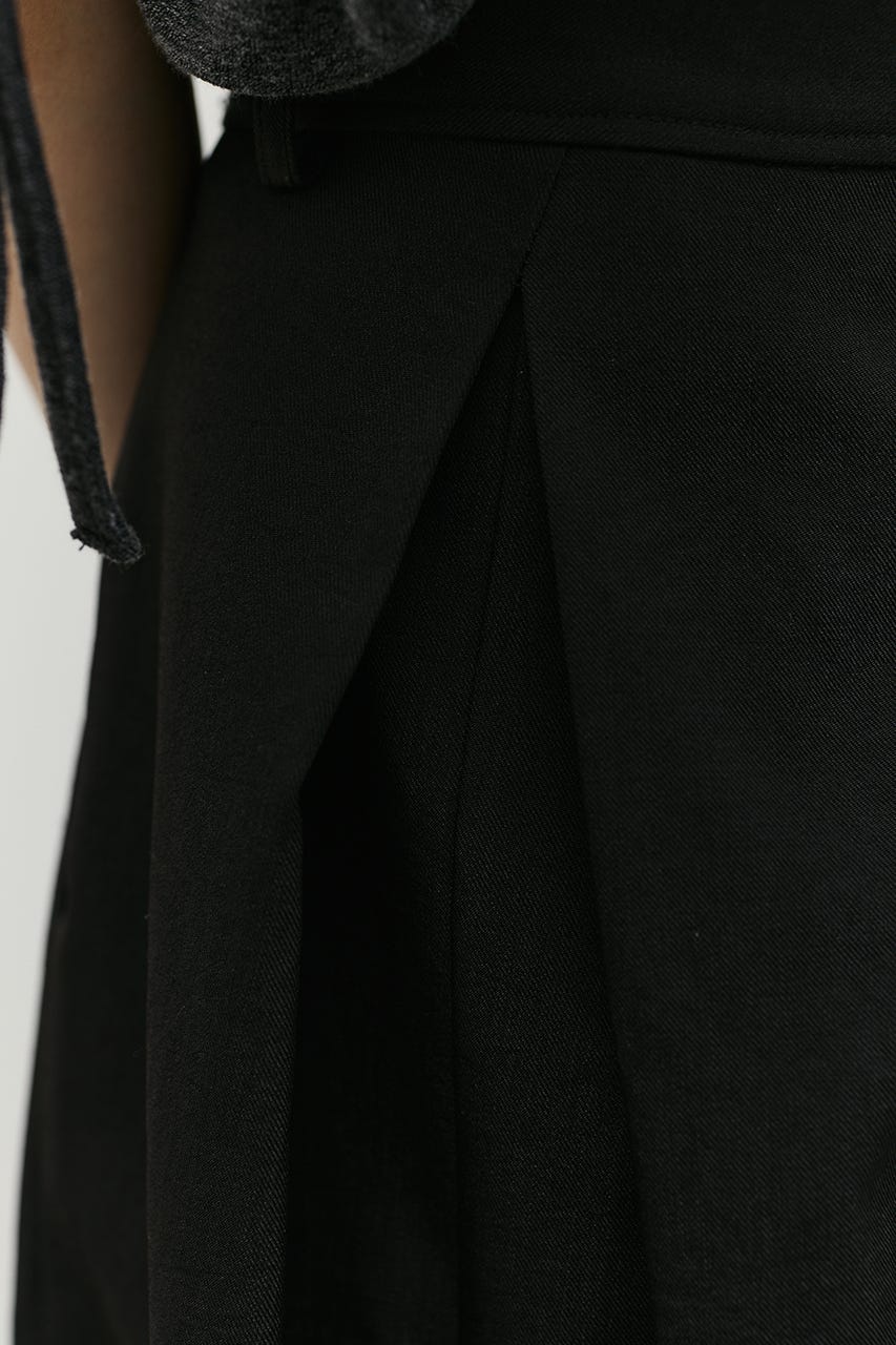 タックフォルムパンツ BLK M