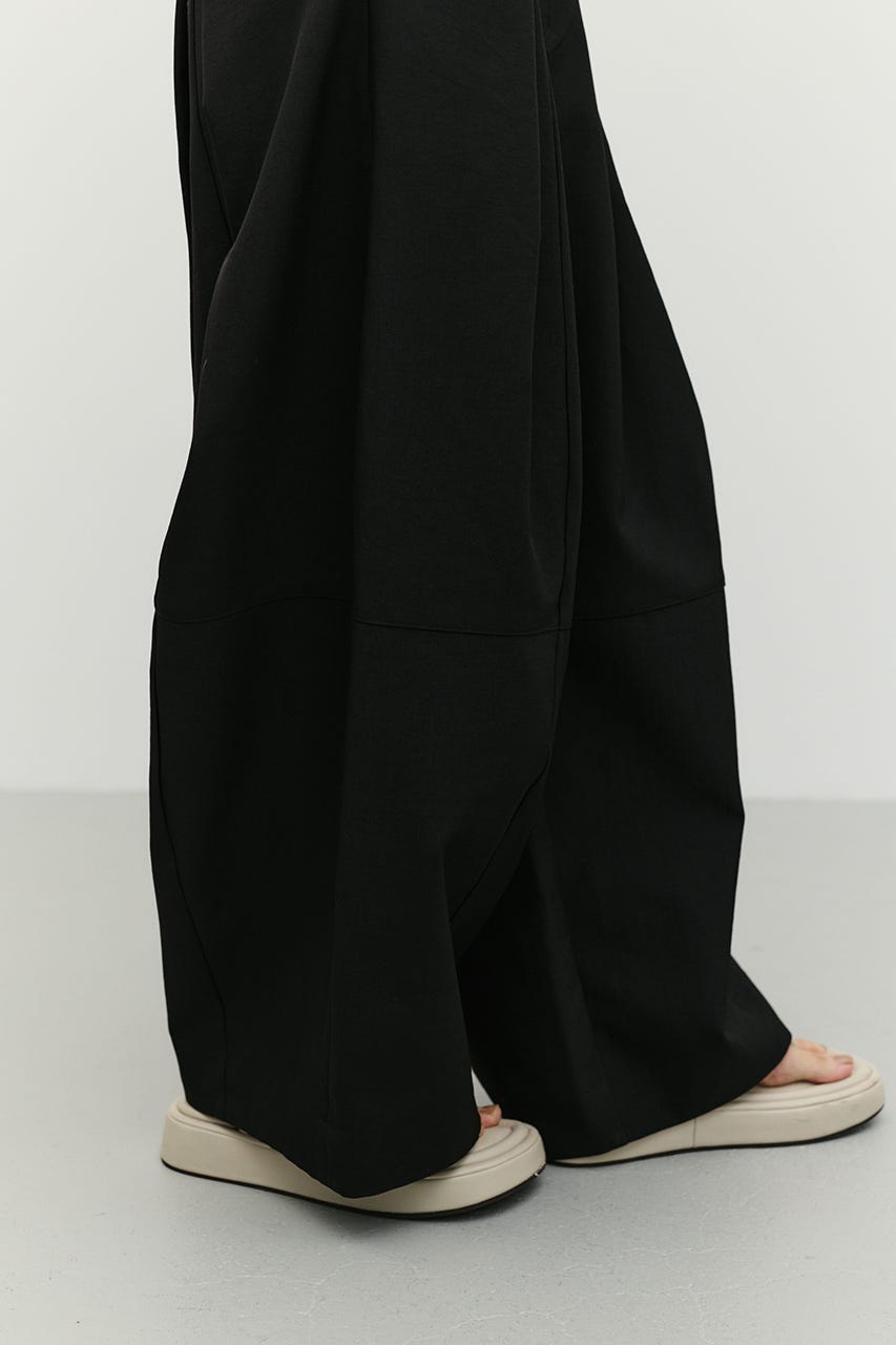 タックフォルムパンツ BLK M