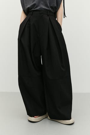 タックフォルムパンツ