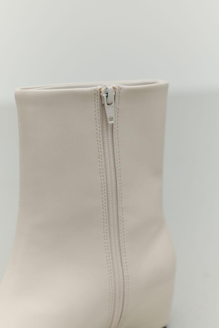インヒールグロスミドルブーツ WHT M