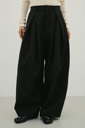 タックフォルムパンツ