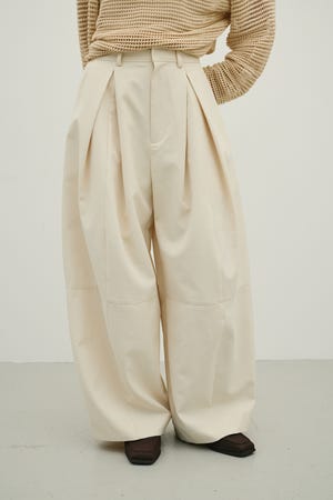 タックフォルムパンツ