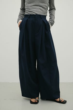 タックフォルムパンツ